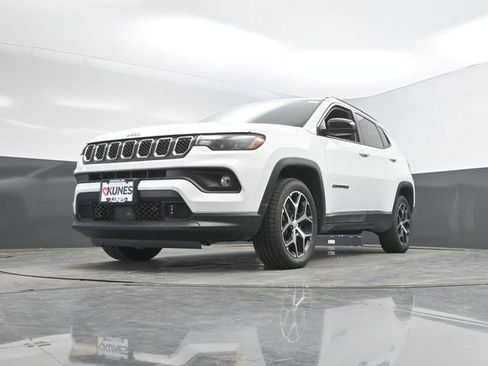 Used 2024 Jeep Compass Latitude AWD/4WD image 45