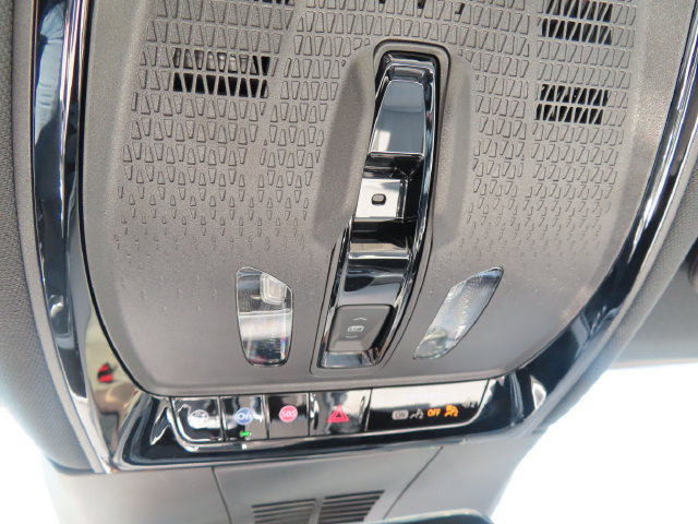 Certified 2024 Cadillac Lyriq Luxury AWD/4WD image 33