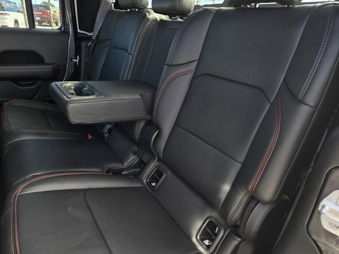 New 2025 Jeep Gladiator Rubicon image 12