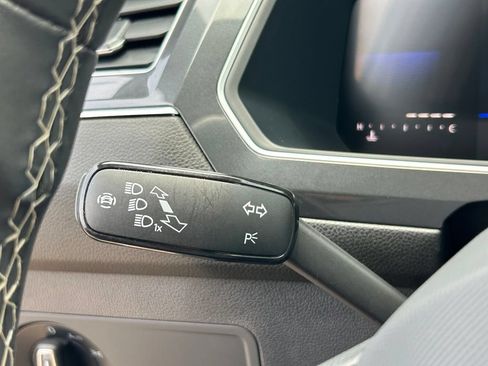 Used 2023 Volkswagen Tiguan SE w/ Panoramic Sunroof Package FWD image 25