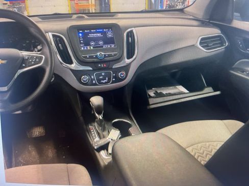 Used 2022 Chevrolet Equinox LS AWD/4WD image 5