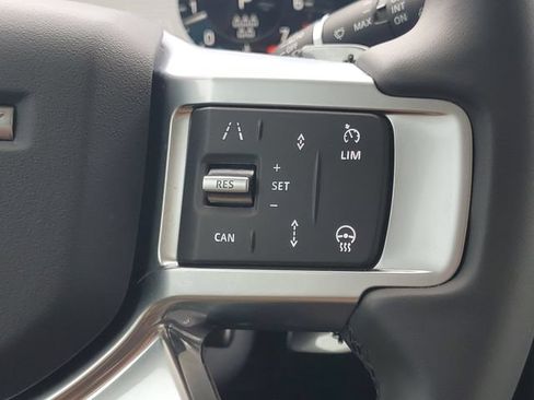 Certified 2025 Land Rover Discovery S AWD/4WD image 24