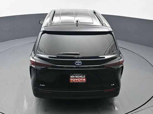 Used 2025 Toyota Sienna LE image 48