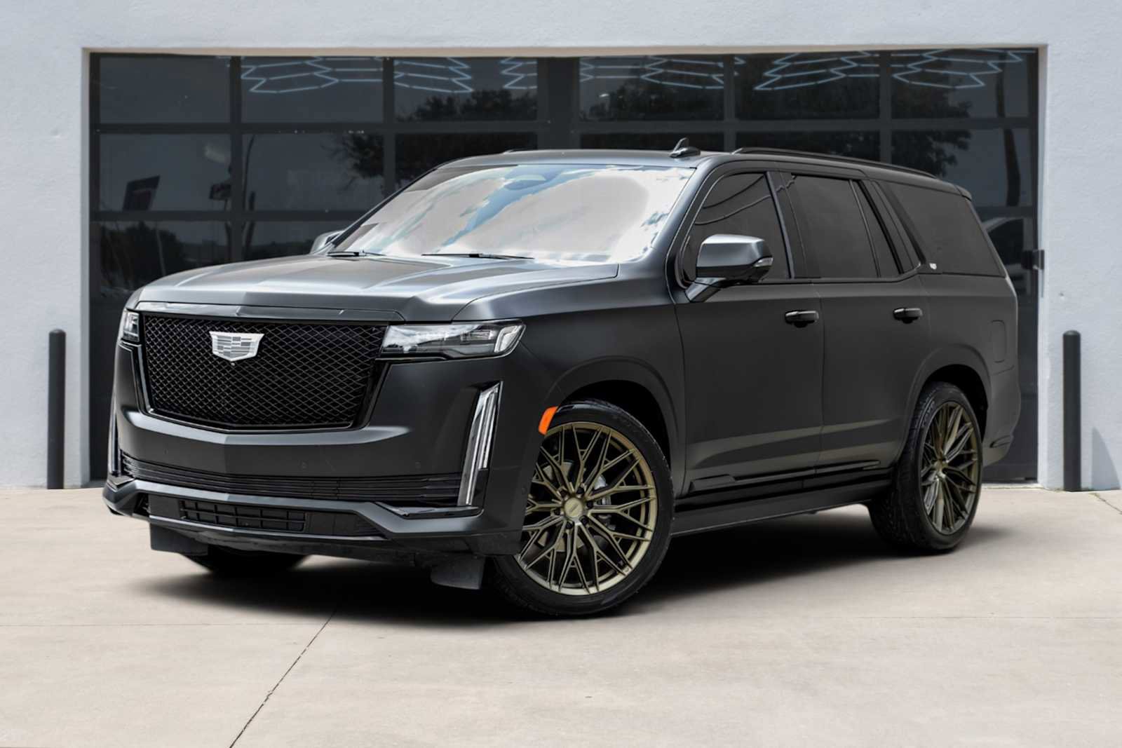 Used 2021 Cadillac Escalade Sport Platinum AWD/4WD image 1