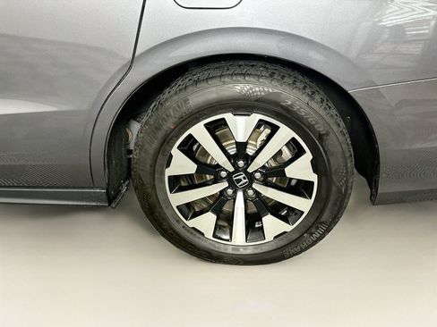 Used 2025 Honda Odyssey EX-L image 11