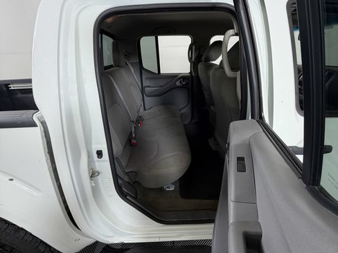 Used 2017 Nissan Frontier SV w/ SV Value Truck Package AWD/4WD image 5