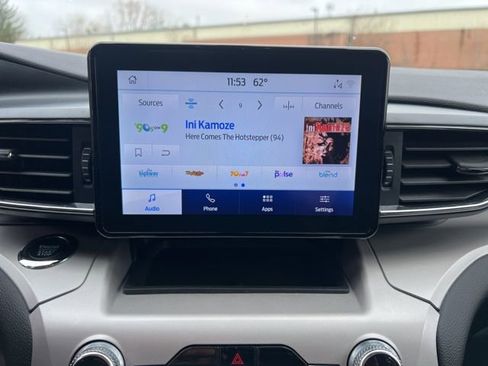 Used 2024 Ford Explorer XLT w/ Equipment Group 202A image 29