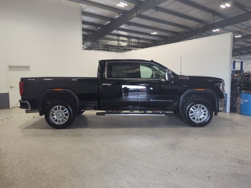 Used 2024 GMC Sierra 2500 SLT w/ SLT Premium Package AWD/4WD image 2