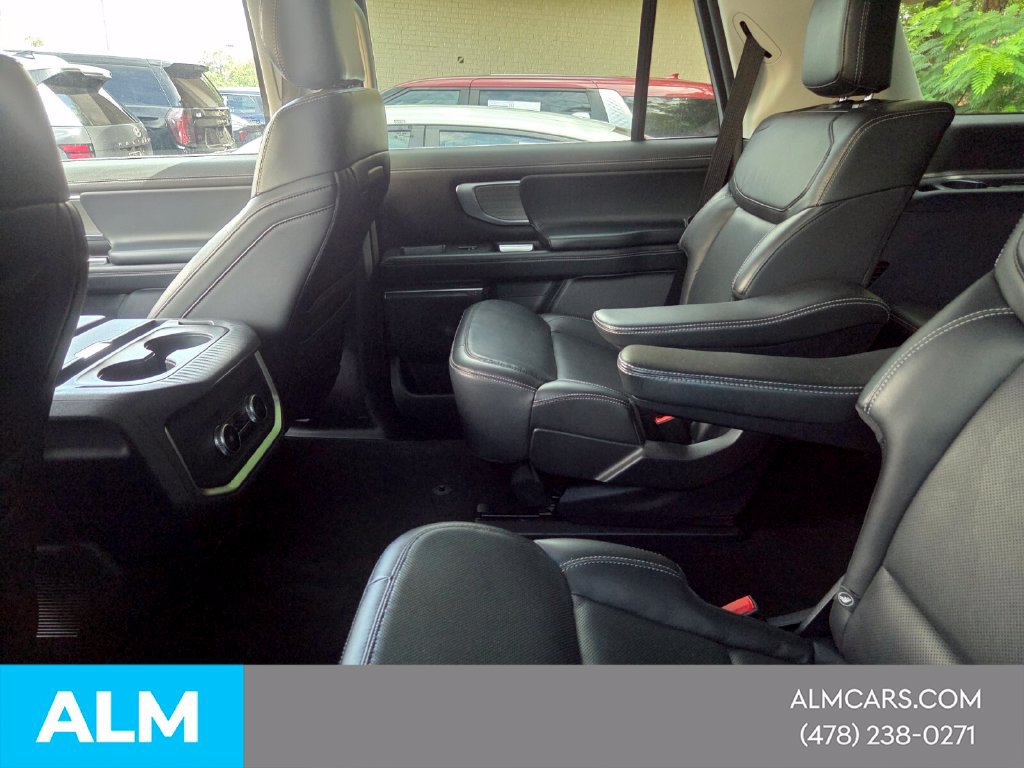 Used 2025 Ford Expedition Platinum AWD/4WD image 6