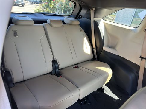 Used 2022 Toyota Sienna XLE FWD image 13