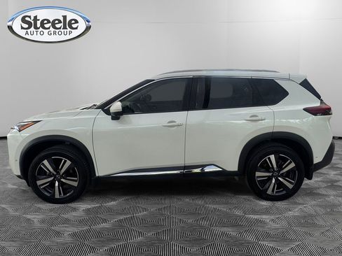 Used 2023 Nissan Rogue SL w/ SL Premium Package image 2