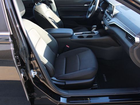 Used 2025 Nissan Altima 2.5 SV image 23