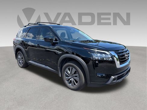 Used 2025 Nissan Pathfinder SV w/ SV Premium Package FWD image 13