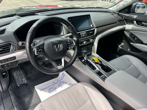 Used 2018 Honda Accord Touring image 14