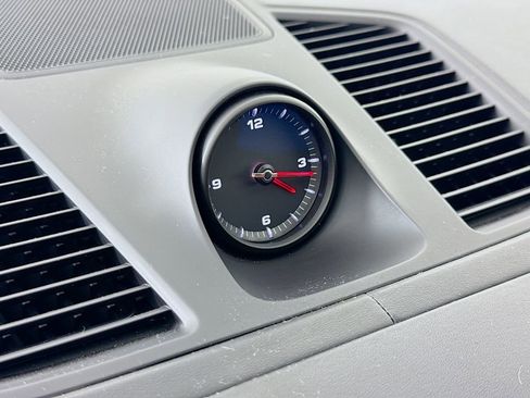 Certified 2023 Porsche Cayenne Platinum Edition image 18