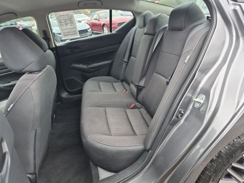 Used 2025 Nissan Altima 2.5 SV image 15