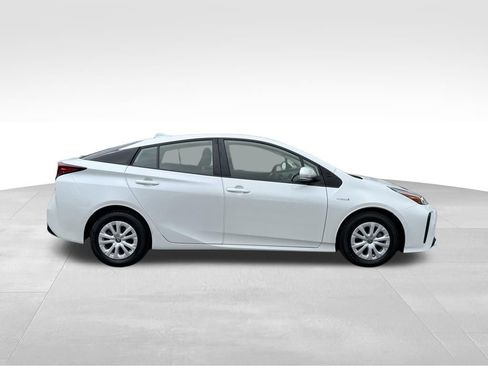 Certified 2022 Toyota Prius LE FWD image 6