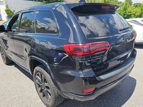 Used 2018 Jeep Grand Cherokee Altitude AWD/4WD image 8