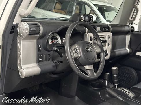 Used 2010 Toyota FJ Cruiser 4WD image 15