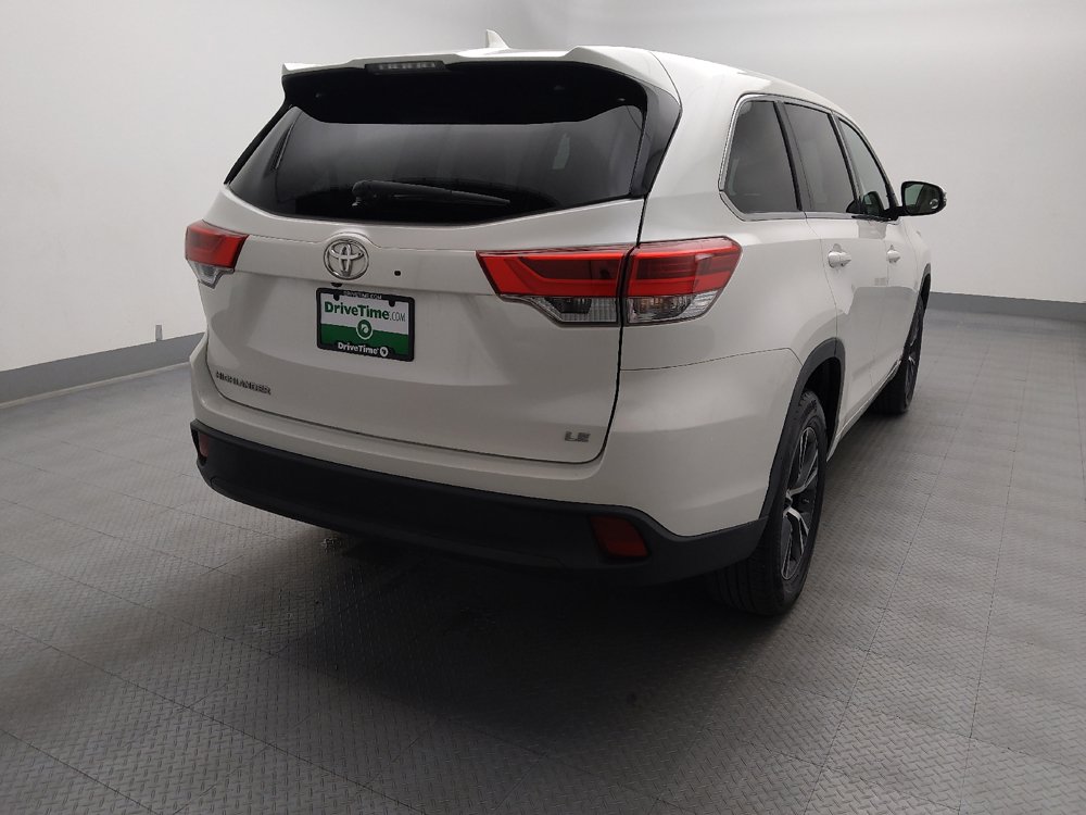 Used 2018 Toyota Highlander Plus FWD image 7