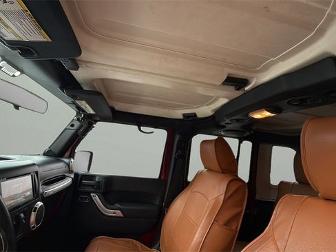 Used 2012 Jeep Wrangler Unlimited Sahara image 17