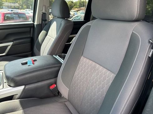 Used 2022 Nissan Titan SV w/ SV Convenience Package image 14