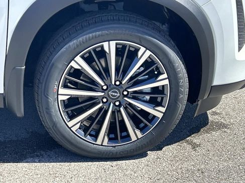 New 2026 Nissan Pathfinder Platinum AWD/4WD image 9