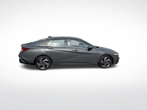 Used 2025 Hyundai Elantra SEL FWD image 17