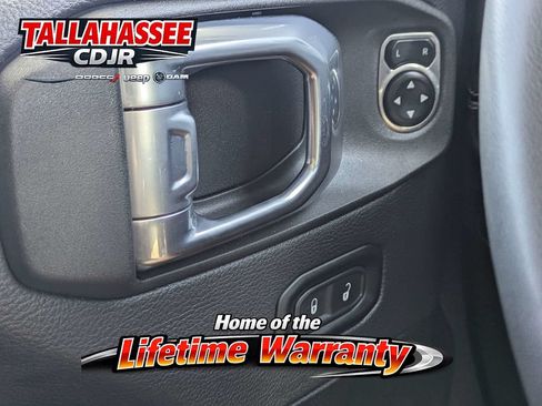 Used 2025 Jeep Wrangler Unlimited Sahara AWD/4WD image 22