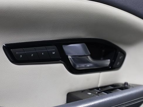 Used 2018 Land Rover Range Rover Evoque SE AWD/4WD image 12