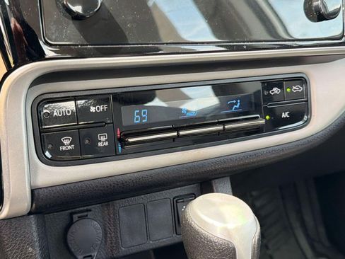 Used 2017 Toyota Corolla LE image 17