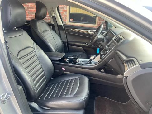 Used 2014 Ford Fusion SE w/ Equipment Group 202A FWD image 37