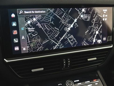 Used 2022 Porsche Cayenne Platinum Edition image 18