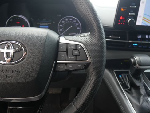 Used 2021 Toyota Sienna Limited image 15