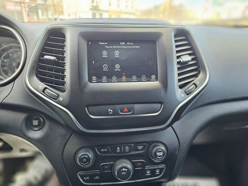 Used 2020 Jeep Cherokee Latitude Plus w/ Cold Weather Group image 29