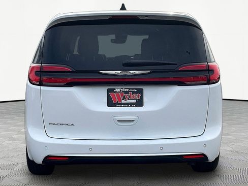 Used 2023 Chrysler Pacifica Touring-L image 5