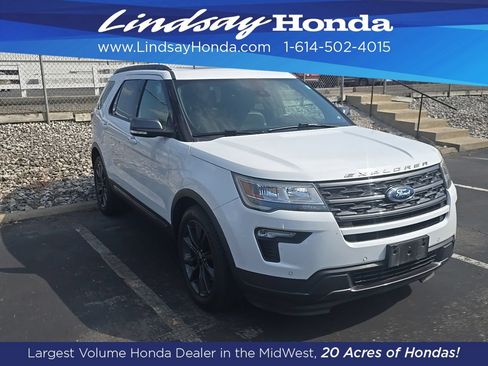 Used 2018 Ford Explorer XLT w/ Equipment Group 202A FWD image 3