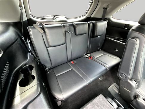 Used 2018 Toyota Highlander XLE AWD/4WD image 29