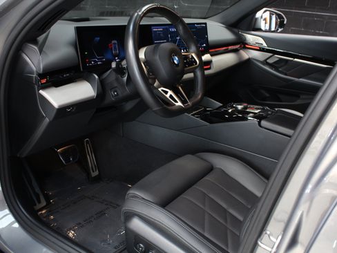 Used 2024 BMW 530i xDrive AWD/4WD image 37