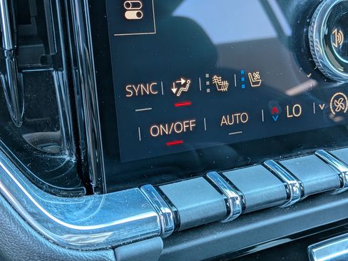 Used 2025 GMC Yukon Denali AWD/4WD image 29