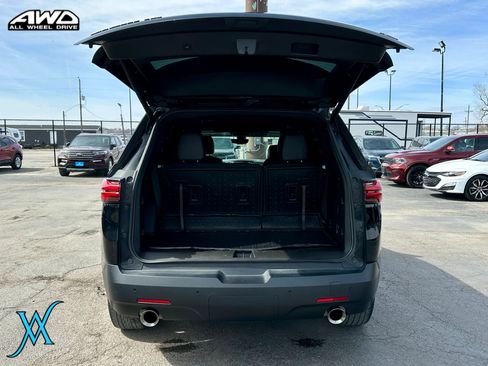 Used 2023 Chevrolet Traverse RS w/ LPO, Floor Liner Package AWD/4WD image 38