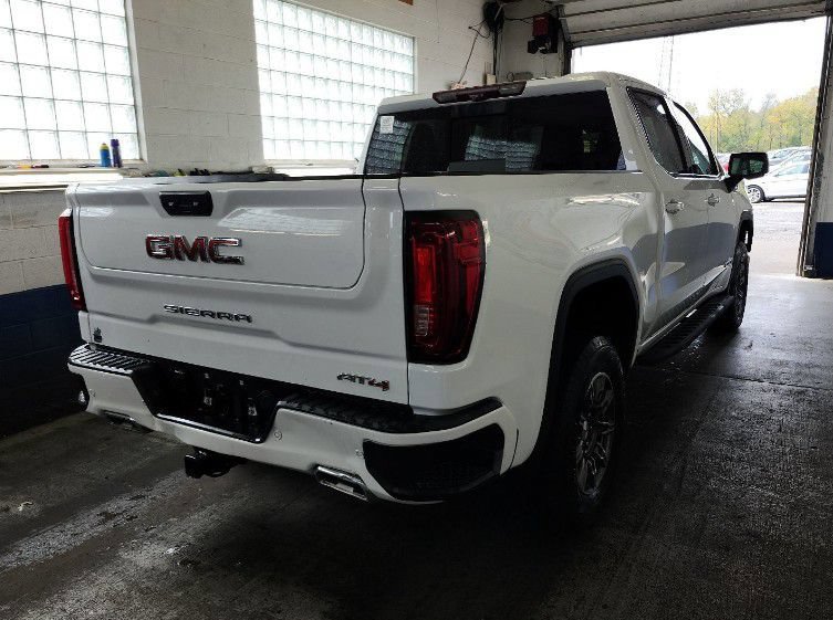 Used 2024 GMC Sierra 1500 AT4 w/ Technology Package AWD/4WD image 3