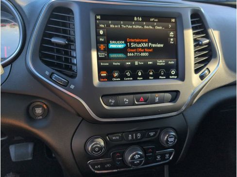 Used 2023 Jeep Cherokee Altitude Lux image 13