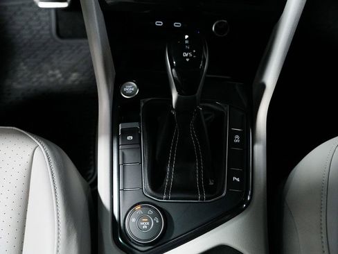 Used 2023 Volkswagen Tiguan SE R-Line image 27