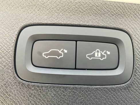 Certified 2023 Volvo XC90 T8 Ultimate w/ Protection Package Premier AWD/4WD image 26