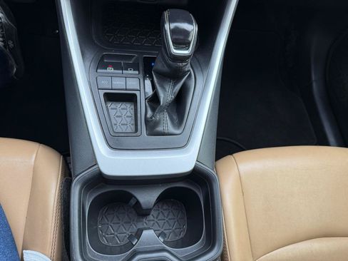 Used 2019 Toyota RAV4 XLE Premium FWD image 39