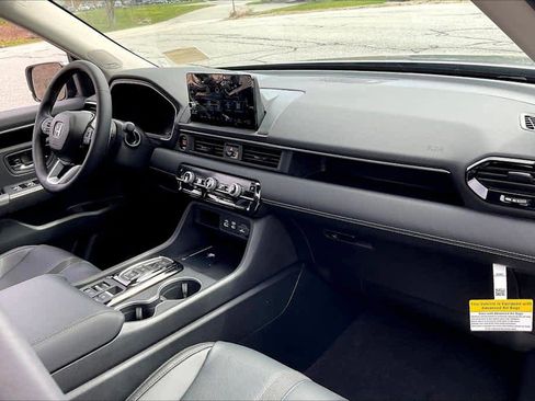 New 2025 Honda Pilot Touring image 10