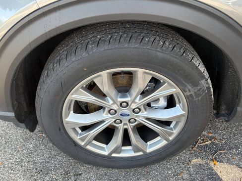 Used 2024 Ford Explorer Limited AWD/4WD image 34