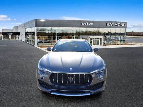 Used 2018 Maserati Levante GranLusso AWD/4WD image 8