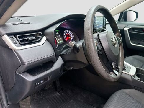 Used 2020 Toyota RAV4 LE image 10